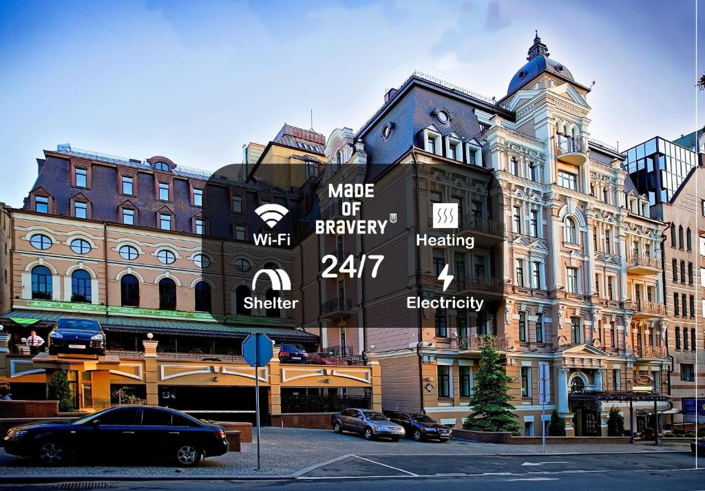 ein großes Gebäude mit seitlichen Schildern in der Unterkunft Opera Hotel - The Leading Hotels of the World in Kiew