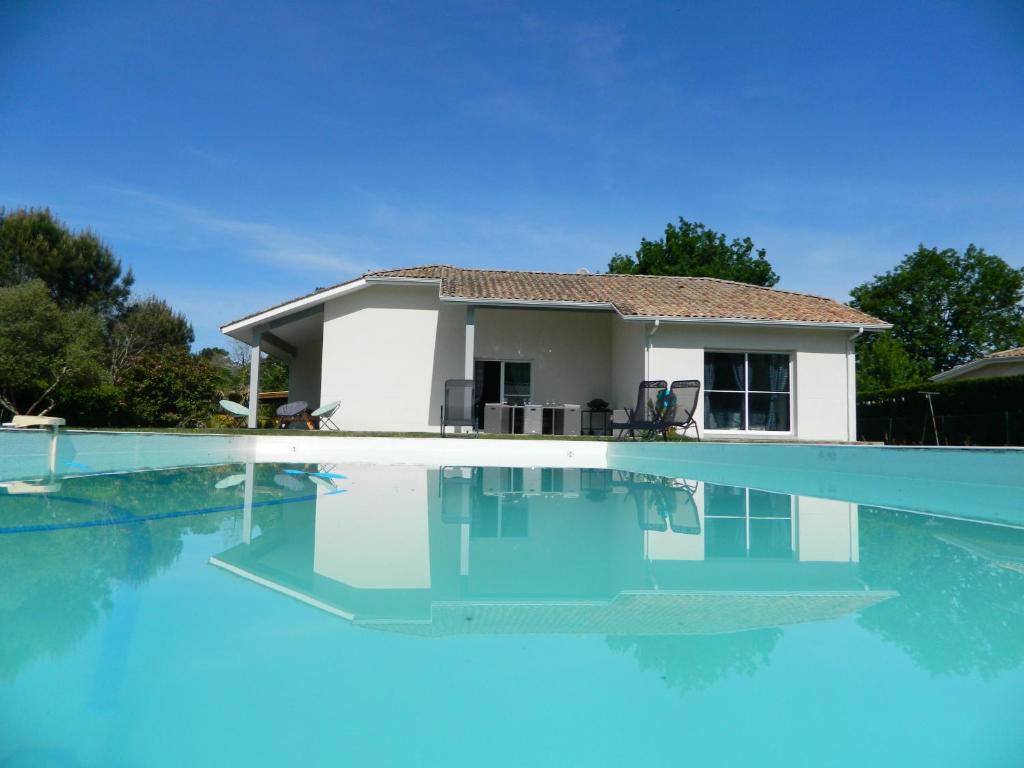 Superbe Villa avec piscine Celmax
