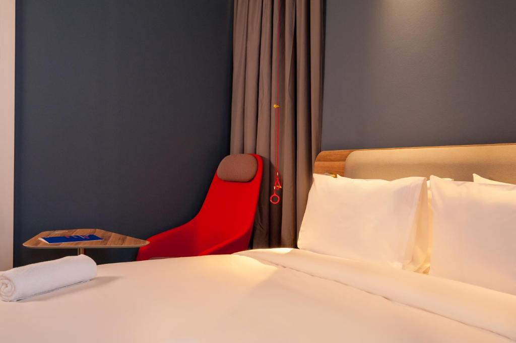 Postel nebo postele na pokoji v ubytování Holiday Inn Express Tbilisi Avlabari by IHG