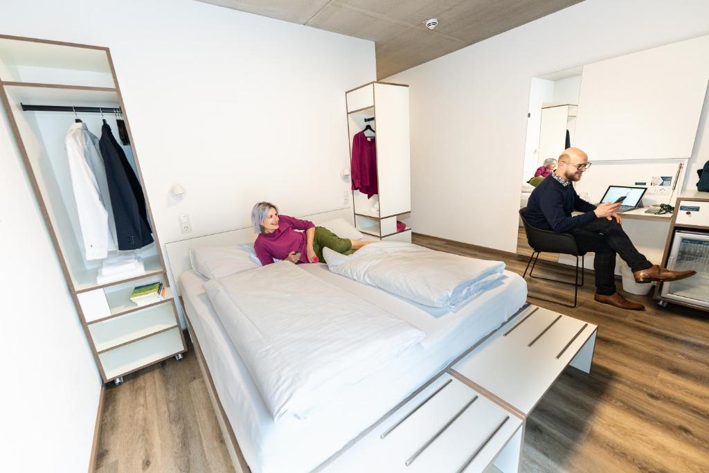 Ein Bett oder Betten in einem Zimmer der Unterkunft Motel Schlafraum Schlüßlberg-Dein smartes Hotel-contactless check-in