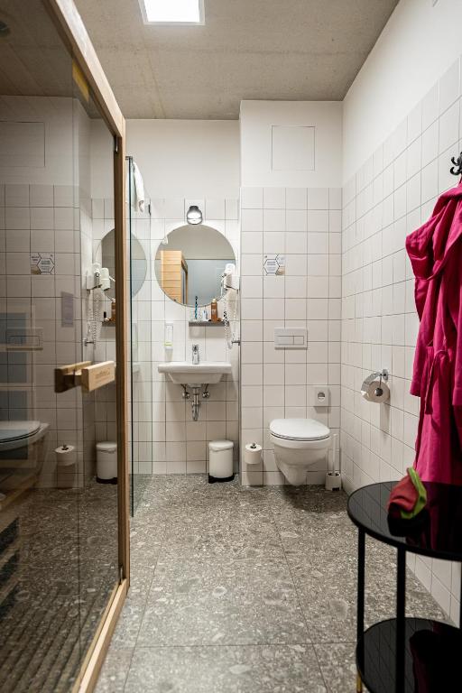 Ein Badezimmer in der Unterkunft Motel Schlafraum Schlüßlberg-Dein smartes Hotel-contactless check-in