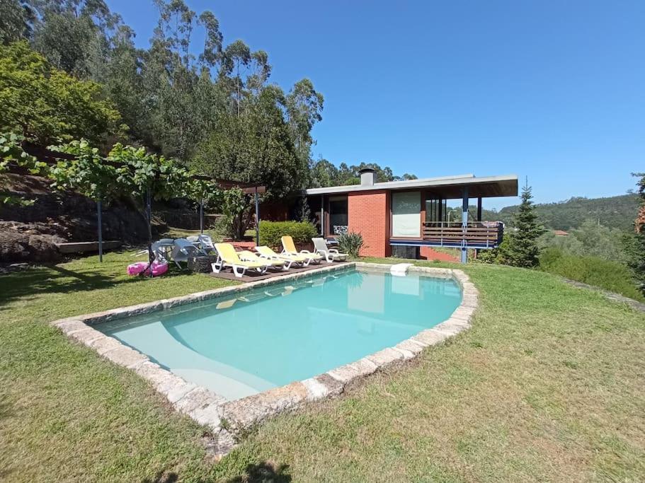Бассейн в Casa da Laranjeira - villa with private pool или поблизости