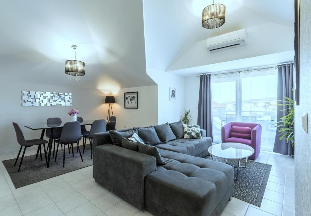 Apartment in Kastel Novi with balcony, air conditioning, W-LAN, washing machine 5105-1