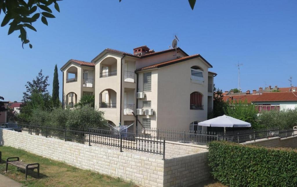 Budova, v ktorej sa apartmán nachádza