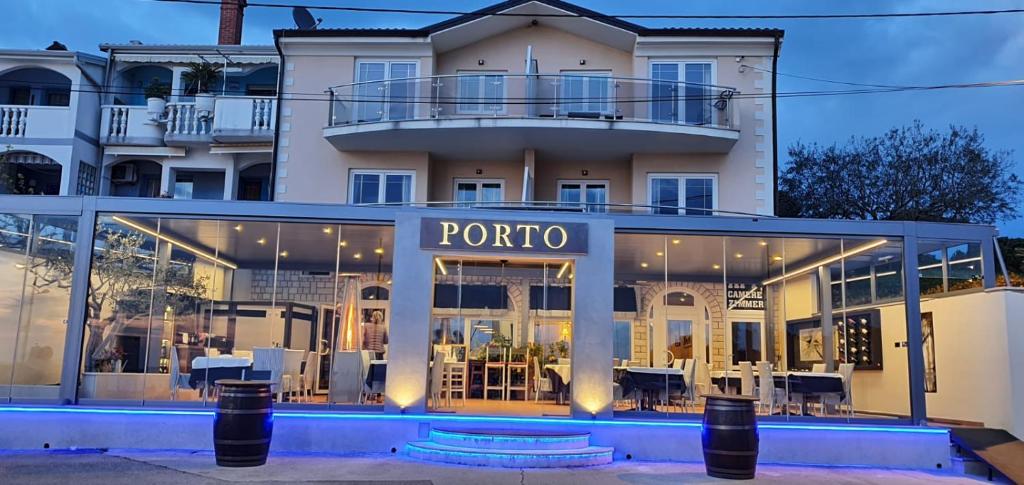 a front view of a hotel with a restaurant at Rooms Porto in Savudrija