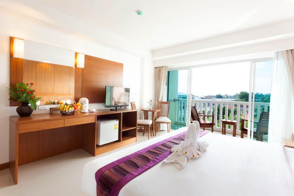 Postel nebo postele na pokoji v ubytování Rawai Princess Hotel