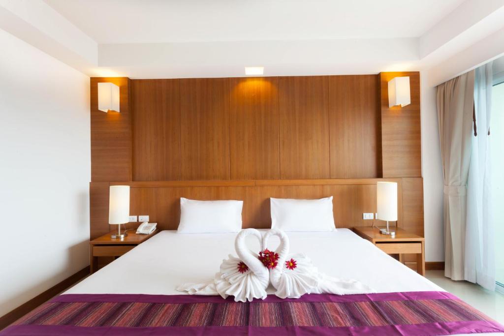 Postel nebo postele na pokoji v ubytování Rawai Princess Hotel