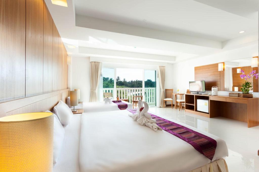 Postel nebo postele na pokoji v ubytování Rawai Princess Hotel