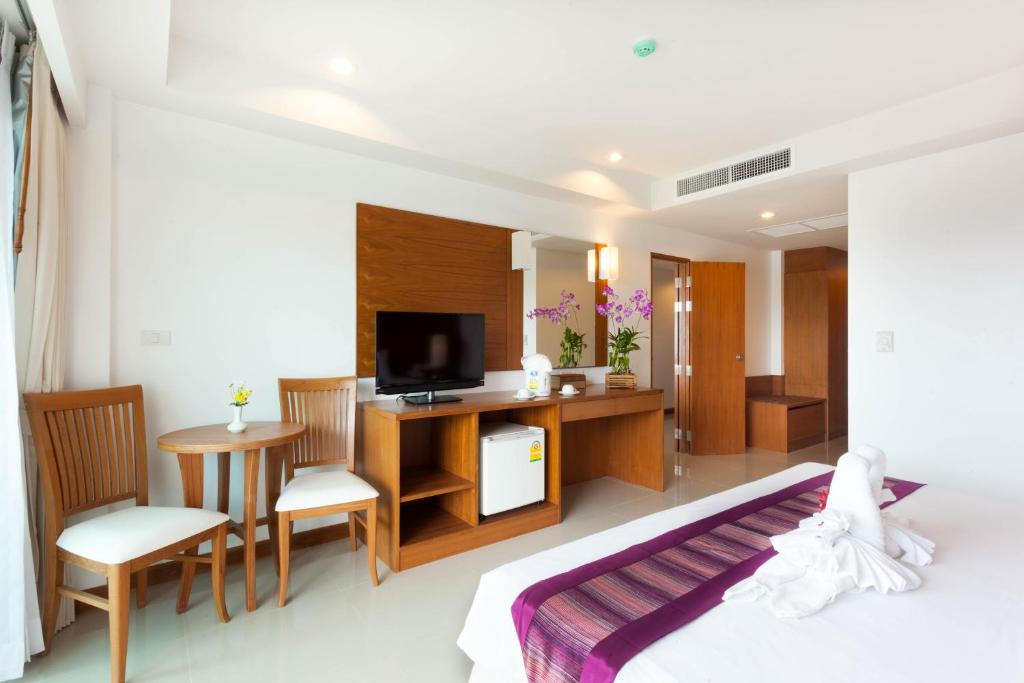 Postel nebo postele na pokoji v ubytování Rawai Princess Hotel