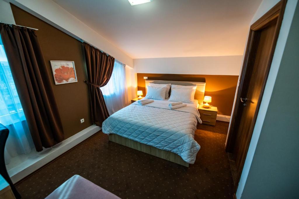 Postel nebo postele na pokoji v ubytování Hotel Oasis