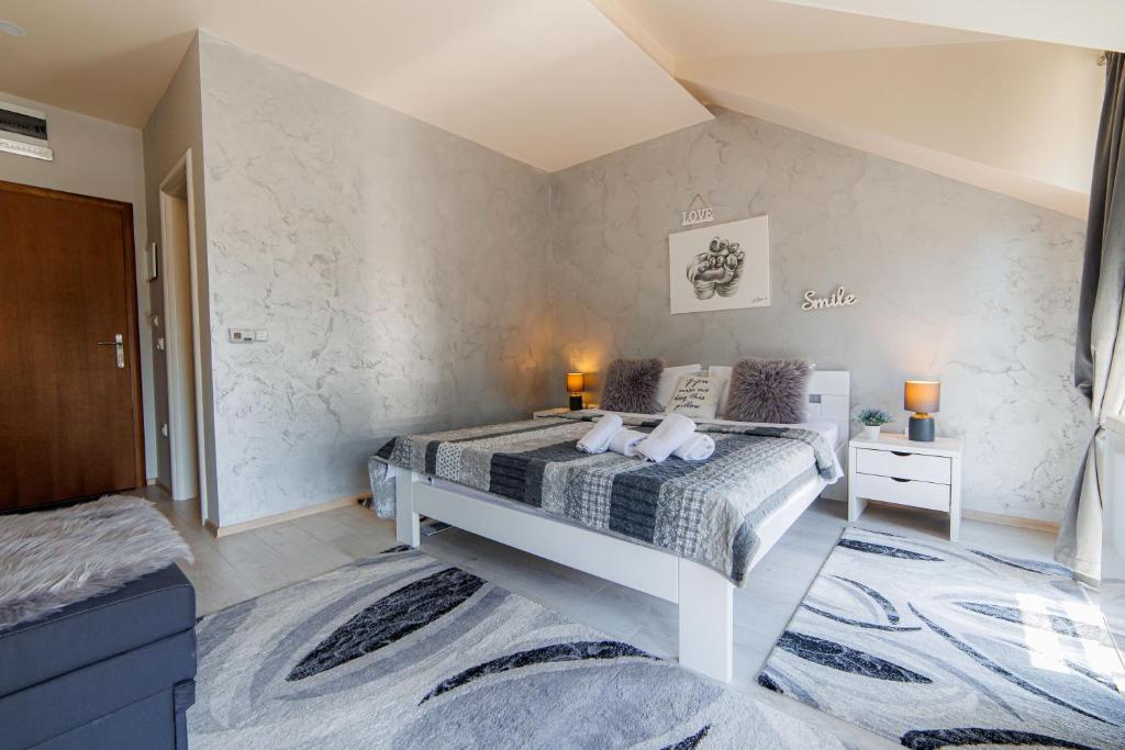 Postel nebo postele na pokoji v ubytování VonAmor Rooms