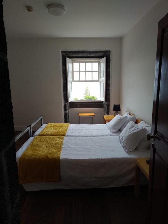 Ένα ή περισσότερα κρεβάτια σε δωμάτιο στο Azores Youth Hostels - Pico