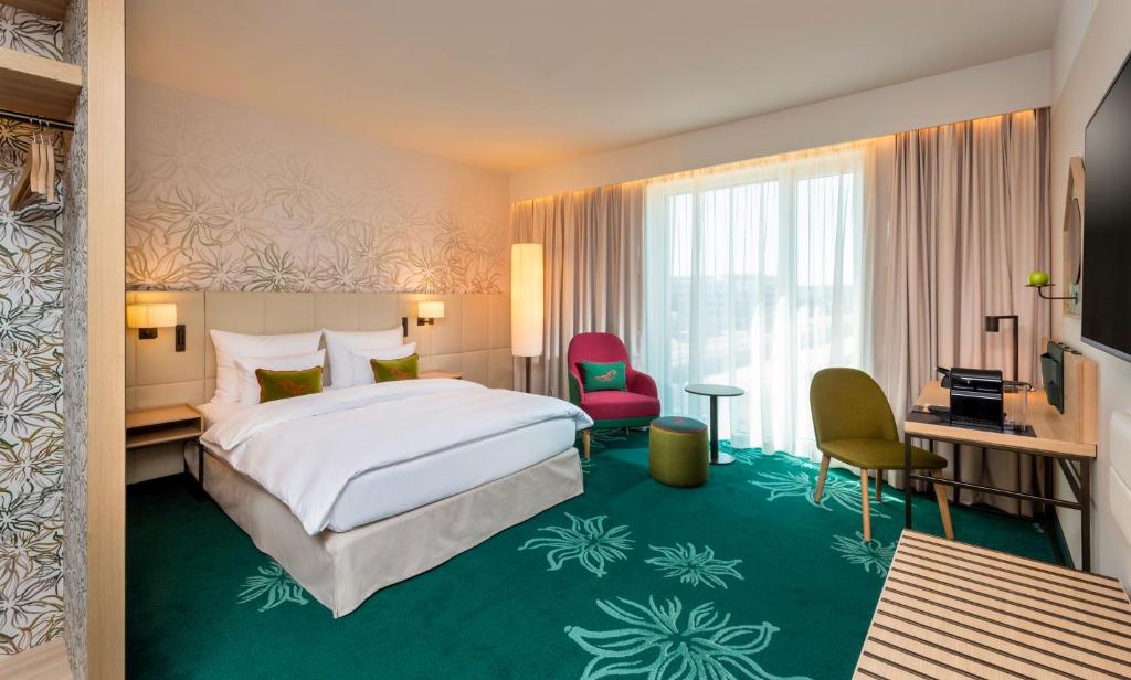 Postel nebo postele na pokoji v ubytování Mövenpick Hotel Stuttgart Messe & Congress