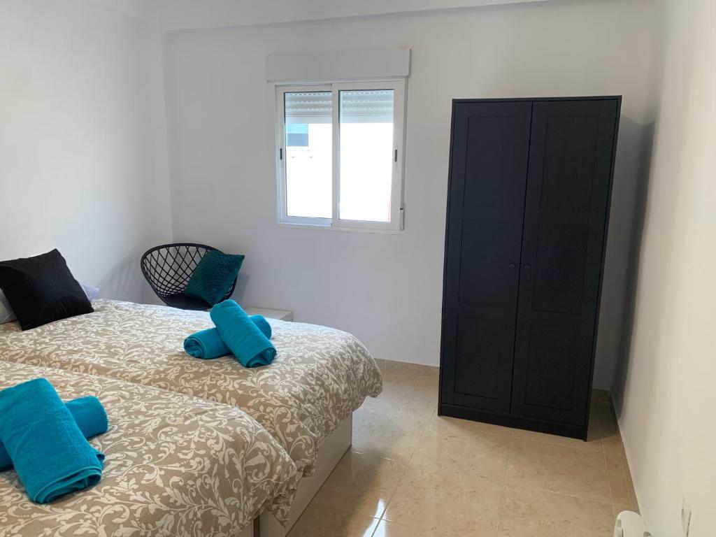 A bed or beds in a room at Centro Historico Malaga especial grupos parking gratis 5