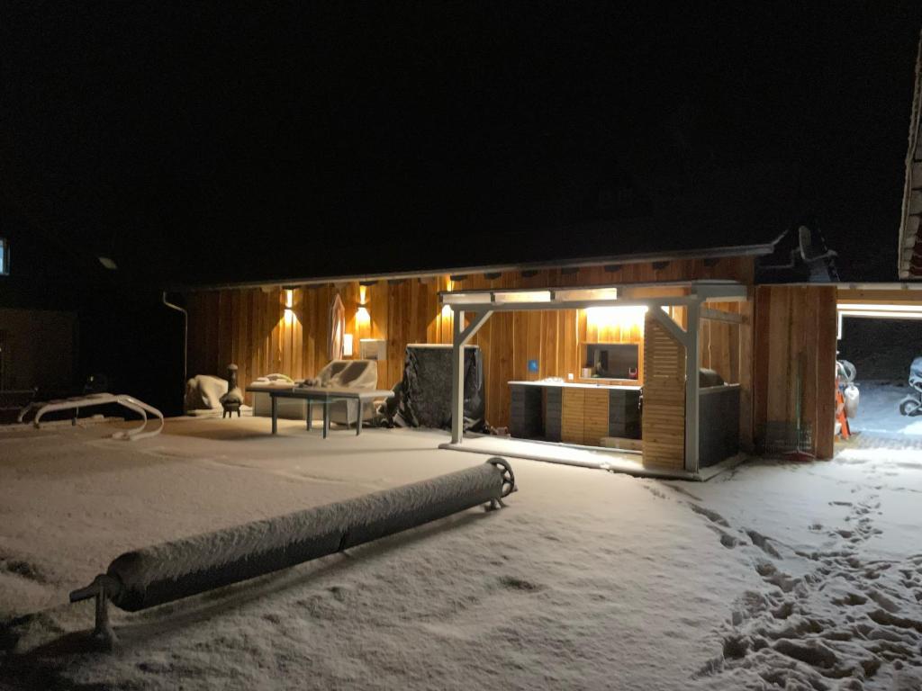 Waldfrieden Ferienhaus mit SAUNA v zimě