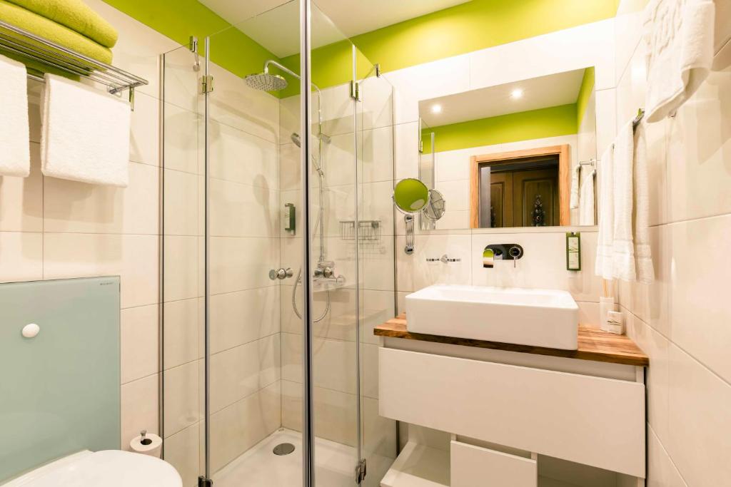 Landhotel GrünWies -Bonsai-Wellness Garni - Standard Double Room With Bath