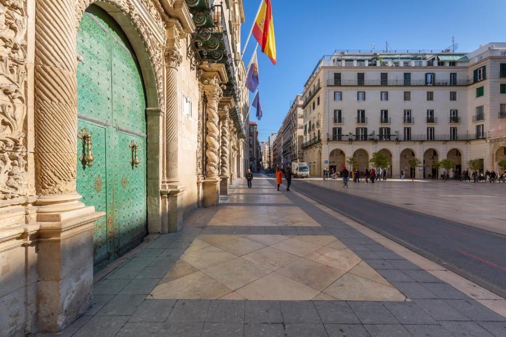 Plaza AYUNTAMIENTO ALICANTE, Alicante – Bijgewerkte prijzen 2023
