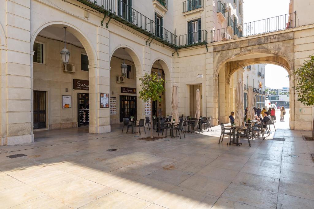 Plaza AYUNTAMIENTO ALICANTE, Alicante – Bijgewerkte prijzen 2023