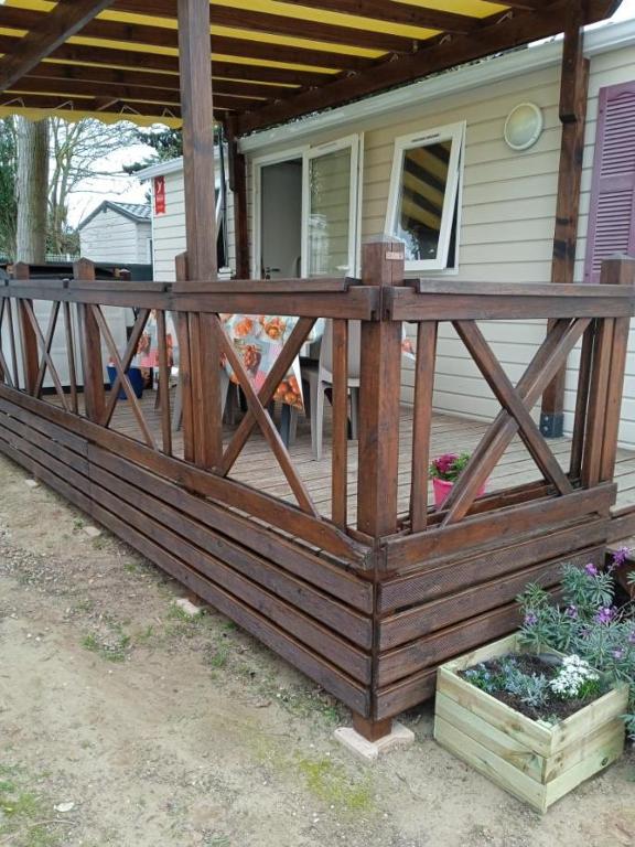 Balkón alebo terasa v ubytovaní mobil home le sympa