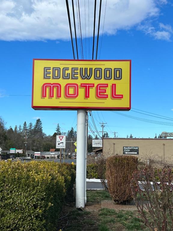 Certifikát, hodnocení, plakát nebo jiný dokument vystavený v ubytování Edgewood Motel