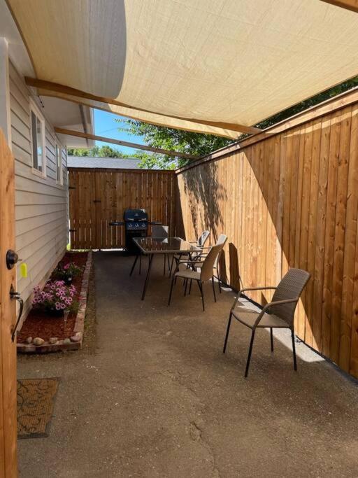 Modern 2 bedroom apartment, Shelburne (updated prices 2024)