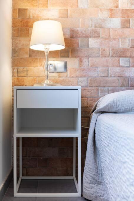 A bed or beds in a room at Apartamento Sanxenxo Centro