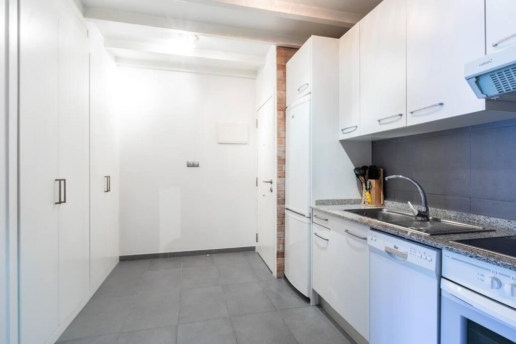 A kitchen or kitchenette at Apartamento Sanxenxo Centro