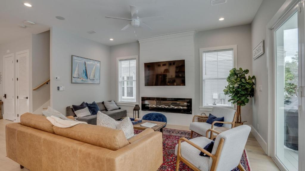 Stunning Stayin' Sandy-Private POOL & Walk to Beach! - Maison De Cinq Chambres