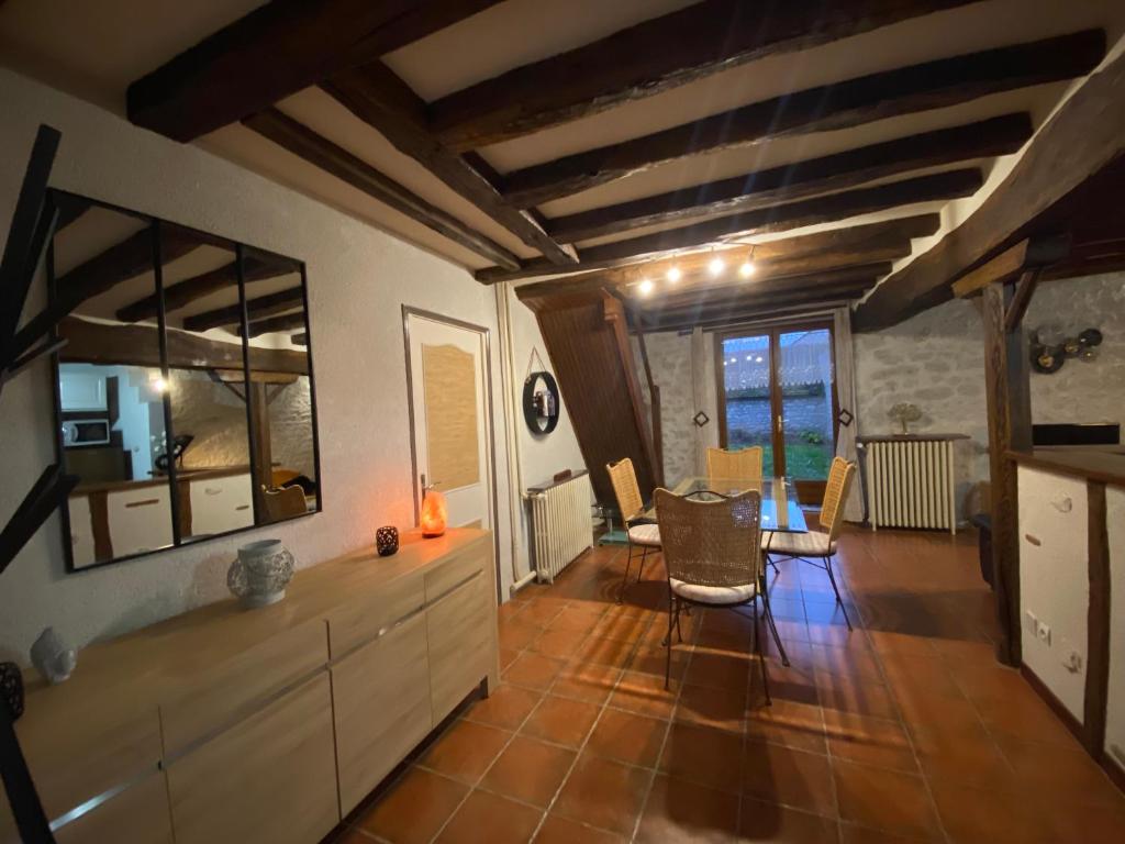 Postel nebo postele na pokoji v ubytování Le petit gîte des Moyens-Ducs