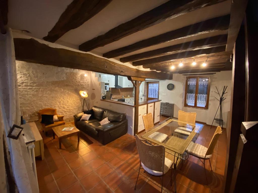 Posezení v ubytování Le petit gîte des Moyens-Ducs