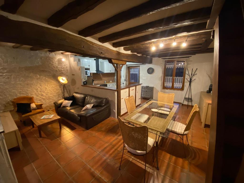 Posezení v ubytování Le petit gîte des Moyens-Ducs