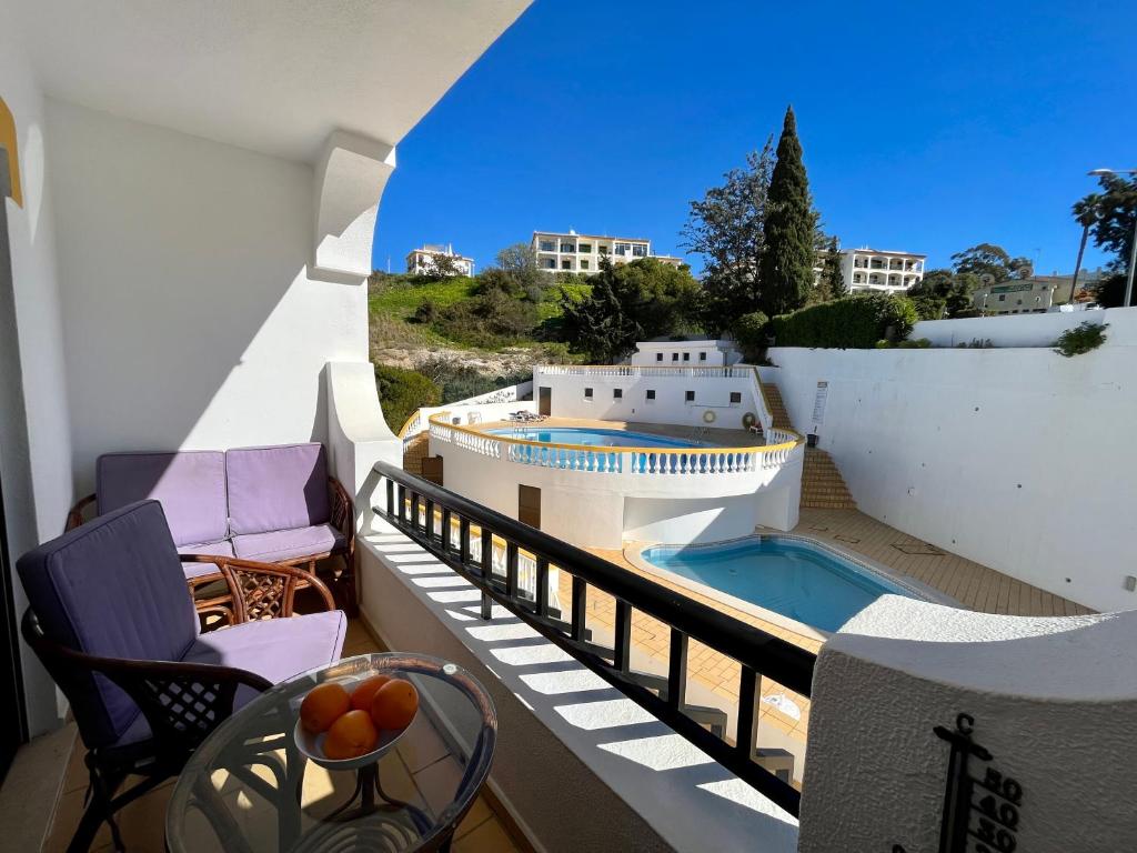 Swimmingpoolen hos eller tæt på Apartment 136 Carvoeiro