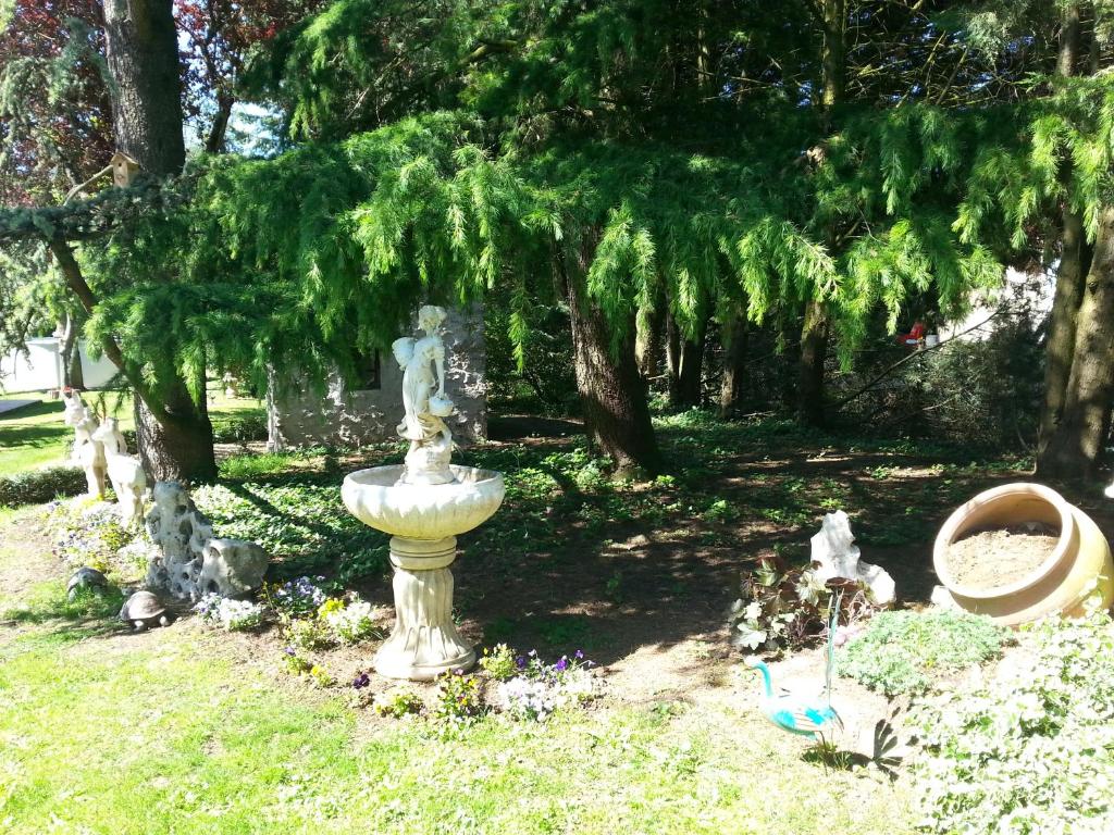 Zahrada ubytování Le petit gîte des Moyens-Ducs