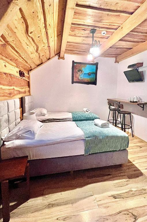 Łóżko lub łóżka w pokoju w obiekcie Troll