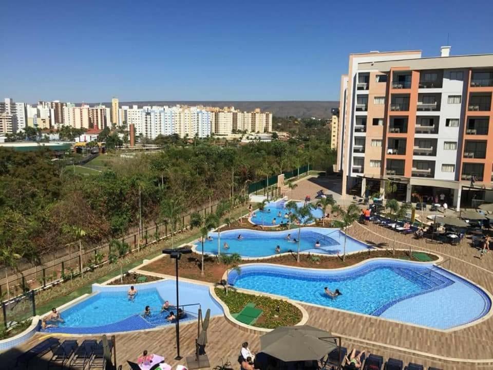 - Vistas a 2 piscinas de un complejo en Alta Vista Thermas Resort, en Caldas Novas