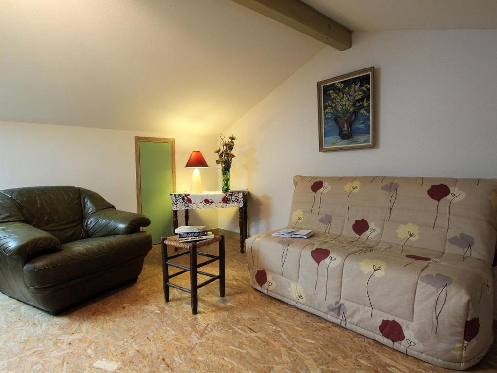 G&icirc;te Lavaudieu, 3 pi&egrave;ces, 4 personnes - FR-1-582-219 tesisinde bir oturma alan&#x131;