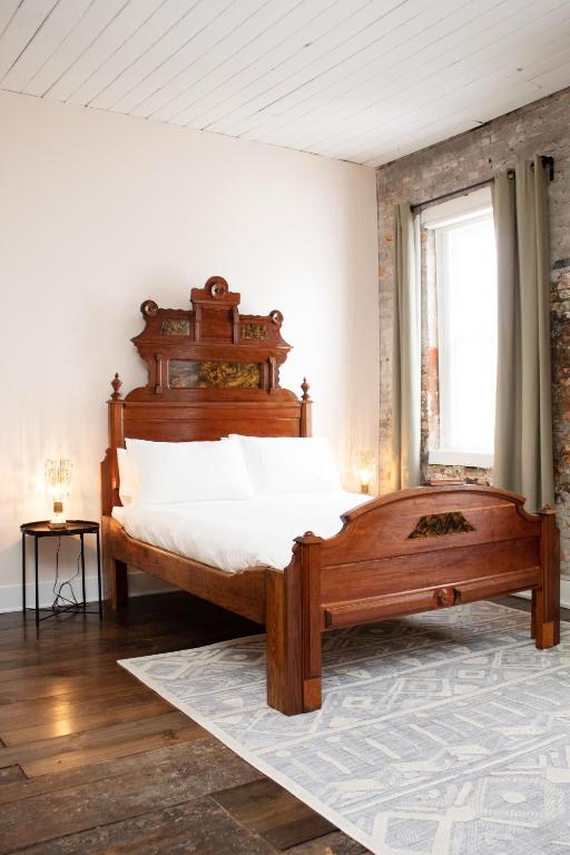 Letto o letti in una camera di Bischoff Inn - Former 1870 Furniture Factory Now 5 Room Boutique Hotel