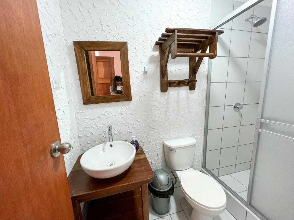 Koupelna v ubytování Tupac Huaraz