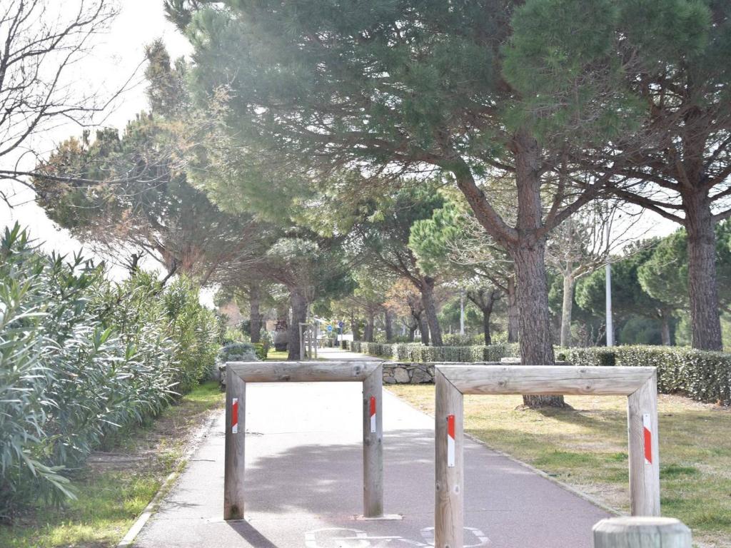 Fotografia z galérie ubytovania Pavillon 3 pièces avec piscine, terrasse et parking privé - Proche plage et commerces - FR-1-229-812 v destinácii Gruissan
