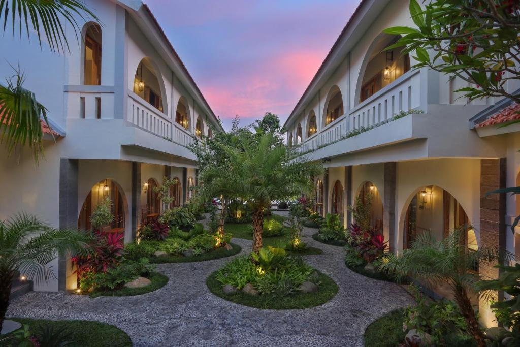 a view of the courtyard of a hotel at MAHALONA BALI STAY in Canggu