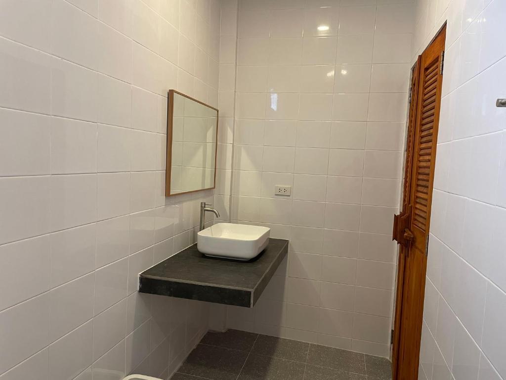 All At Sea Beach Resort - 12