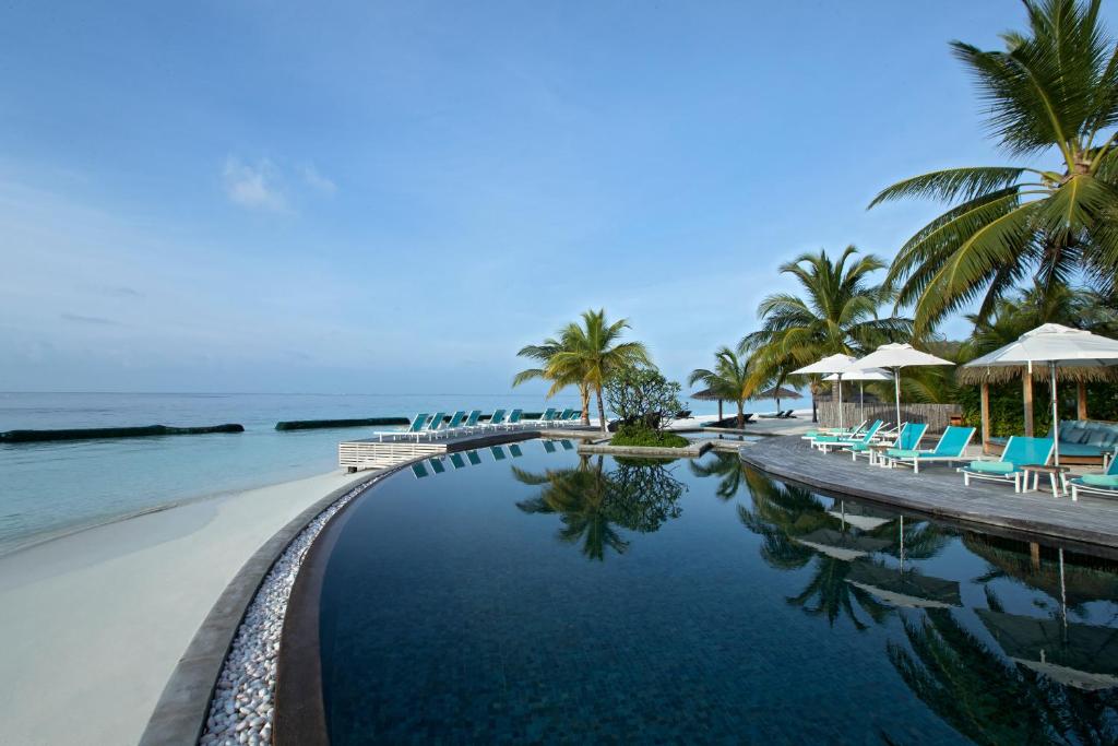 Bazén v ubytování Constance Moofushi Maldives - All Inclusive nebo v jeho okolí