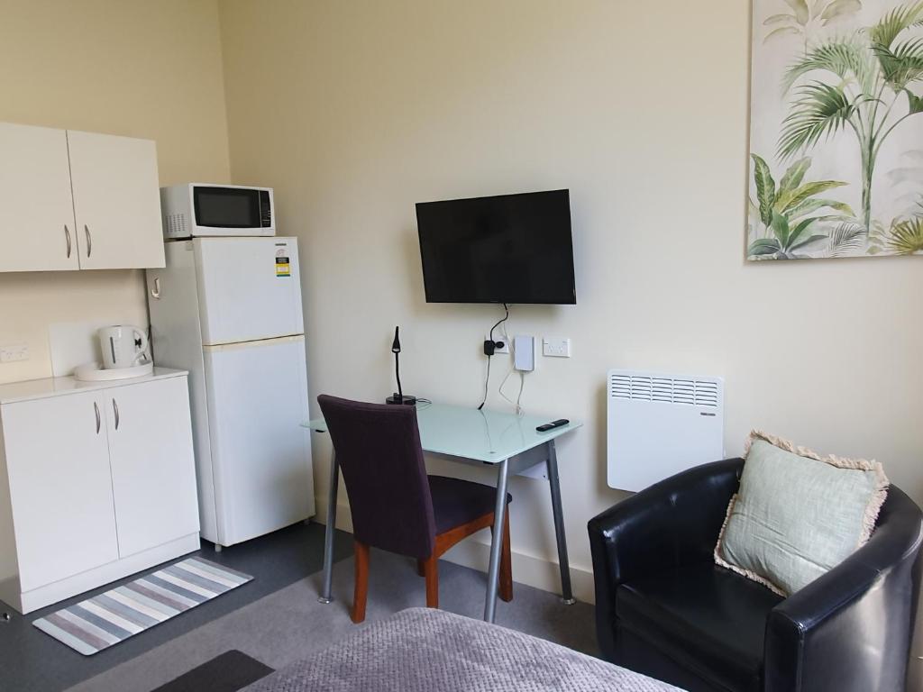 Kuchyň nebo kuchyňský kout v ubytování Travel Stay City Hostel