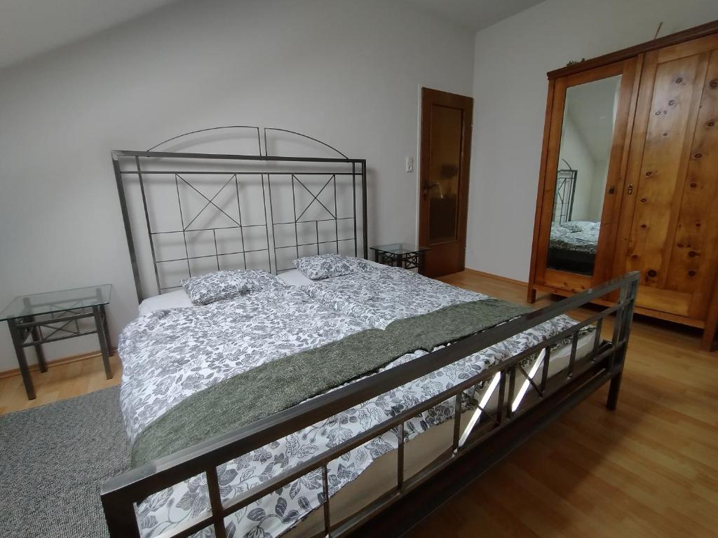 Postel nebo postele na pokoji v ubytování sechzehnerhaus