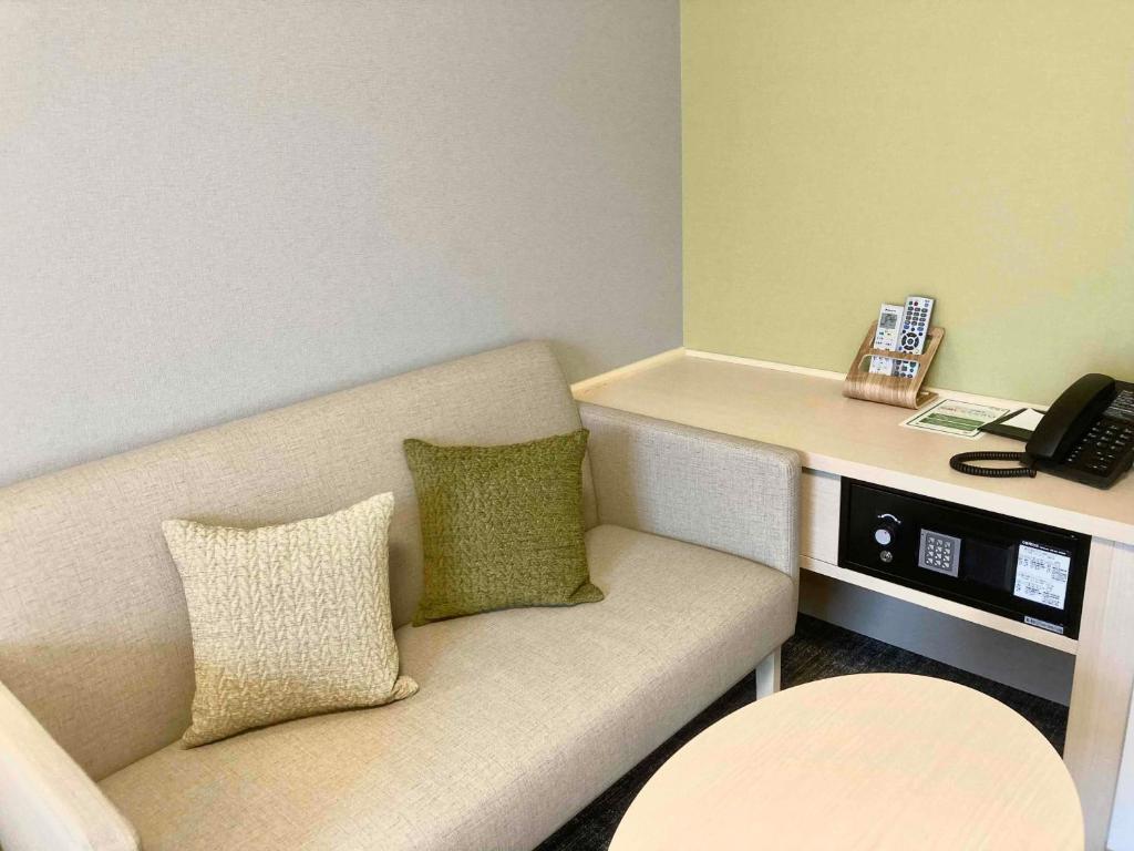 Posezení v ubytování Dormy Inn Premium Ginza