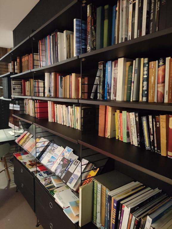 Library in English - English Books in Geneva