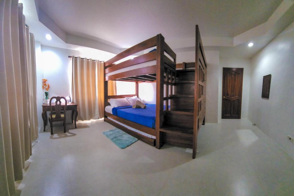 Crystal Shores Beach Resort powered by Cocotel - Deluxe Queen Studio