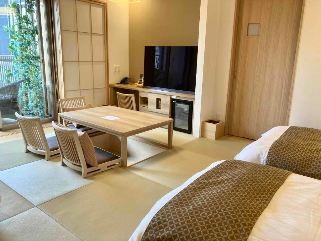 TV a/nebo společenská místnost v ubytování Dormy Inn Premium Ginza