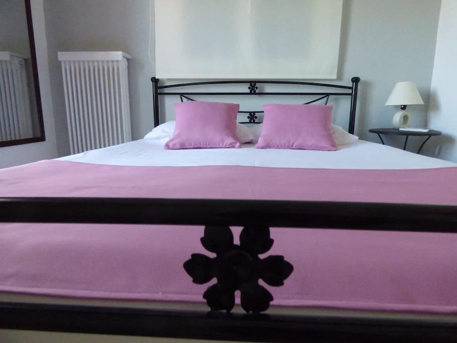 Postel nebo postele na pokoji v ubytování AGIOS LEON APARTMENT 1