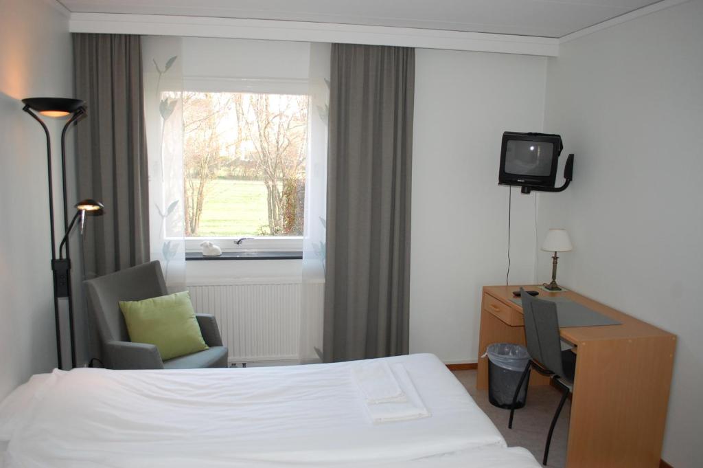 TV a/nebo společenská místnost v ubytování Allégården Kastlösa Hotell